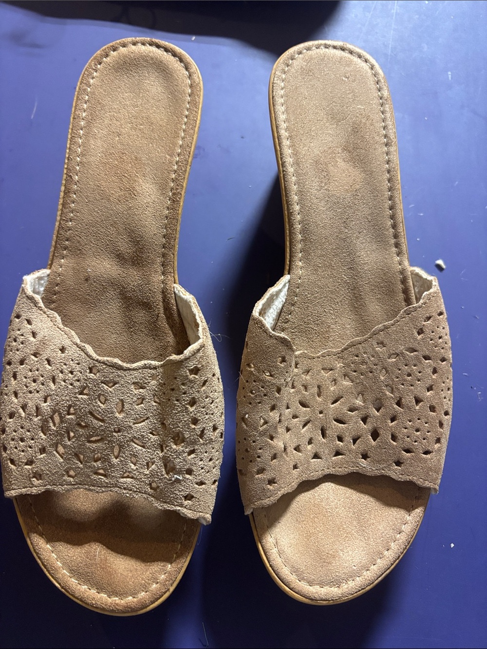 Sofft Women's Tan Laser-Cut Suede Slide Sandals